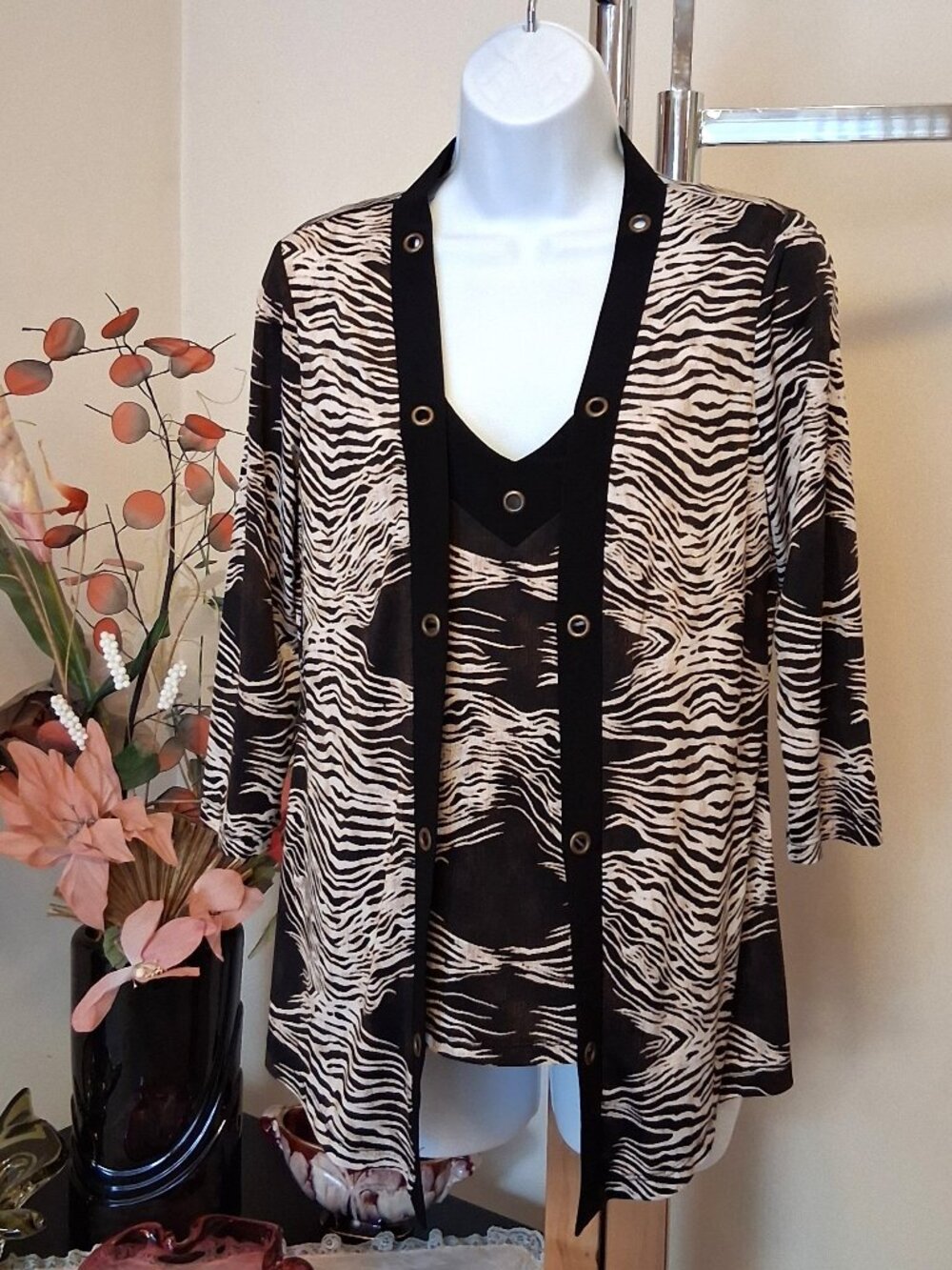 NWOT Nueva Women’s 2 Piece Luxury Camisole Blouse Set ¾ Sleeve Top 8